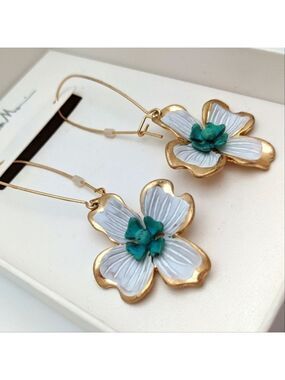 RLM SOHO 3D Floral Drop Earrings White Gold Patina Dangling